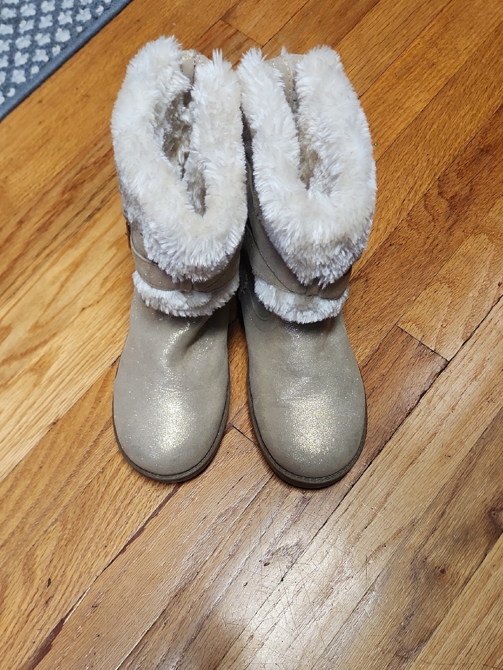 G by Guess Cream Faux-Fur Cuffed Ankle Boot, EUC